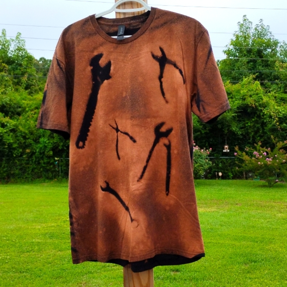 Gildan Rust Tool Graphic Men's Tee